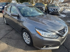 Used 2018  Nissan Altima 4d Sedan 2&period;5L SV at City Wide Auto Credit near Toledo&comma; OH