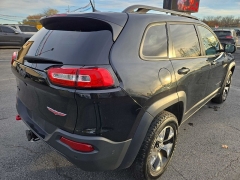 Used 2015  Jeep Cherokee 4d SUV 4WD Trailhawk V6 at City Wide Auto Credit near Toledo, OH
