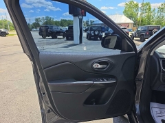 Used 2019  Jeep Cherokee 4d SUV 4WD Trailhawk 3&period;2L at City Wide Auto Credit near Toledo&comma; OH