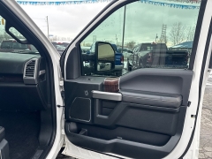 Used 2016  Ford F-150 4WD SuperCrew Platinum 5 1&sol;2 at City Wide Auto Credit near Toledo&comma; OH