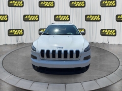 Used 2017  Jeep Cherokee 4d SUV 4WD Latitude V6 at Shook Auto Sales near New Philadelphia&comma; OH