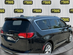 Used 2017  Chrysler Pacifica 4d Wagon Touring-L at Shook Auto Sales near New Philadelphia&comma; OH