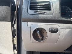 Used 2009  Volkswagen Jetta 4d Sedan 2&period;5 S Auto at Shook Auto Sales near New Philadelphia&comma; OH