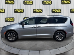 Used 2021  Chrysler Pacifica Touring L FWD at Shook Auto Sales near New Philadelphia&comma; OH