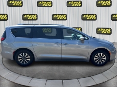 Used 2021  Chrysler Pacifica Touring L FWD at Shook Auto Sales near New Philadelphia&comma; OH