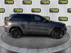 Used 2020  Jeep Grand Cherokee 4d SUV 4WD Laredo Altitude at Shook Auto Sales near New Philadelphia&comma; OH