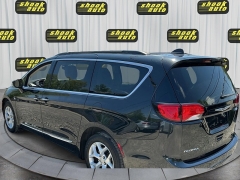 Used 2017  Chrysler Pacifica 4d Wagon Touring-L at Shook Auto Sales near New Philadelphia&comma; OH