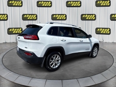 Used 2017  Jeep Cherokee 4d SUV 4WD Latitude V6 at Shook Auto Sales near New Philadelphia&comma; OH