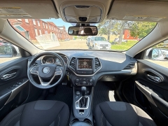 Used 2017  Jeep Cherokee 4d SUV 4WD Latitude V6 at Shook Auto Sales near New Philadelphia&comma; OH