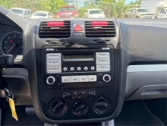 Used 2009  Volkswagen Jetta 4d Sedan 2&period;5 S Auto at Shook Auto Sales near New Philadelphia&comma; OH