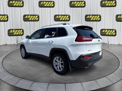 Used 2017  Jeep Cherokee 4d SUV 4WD Latitude V6 at Shook Auto Sales near New Philadelphia&comma; OH