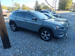 Used 2019  Jeep Cherokee 4d SUV 4WD Limited 3&period;2L at Shook Auto Sales near New Philadelphia&comma; OH