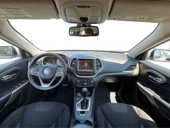 Used 2017  Jeep Cherokee 4d SUV 4WD Latitude V6 at Shook Auto Sales near New Philadelphia&comma; OH
