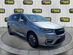 Used 2021  Chrysler Pacifica Touring L FWD at Shook Auto Sales near New Philadelphia&comma; OH