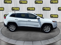 Used 2017  Jeep Cherokee 4d SUV 4WD Latitude V6 at Shook Auto Sales near New Philadelphia&comma; OH