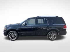 Used 2017  Lincoln Navigator 4d SUV 4WD Select at Drive Now Westlake near Westlake&comma; OH