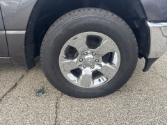 Used 2019  Ram 1500 Big Horn&sol;Lone Star 4x4 Crew Cab 5'7" Box at Drive Now Westlake near Westlake&comma; OH