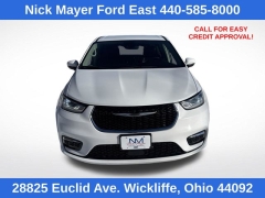 Used 2023  Chrysler Pacifica Touring L FWD at Drive Now Westlake near Westlake&comma; OH