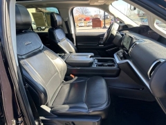 Used 2025  Ford Expedition Platinum 4x4 at Drive Now Westlake near Westlake&comma; OH