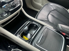 Used 2023  Chrysler Pacifica Limited FWD at DriveNow Mayfield near Mayfield Heights&comma; OH