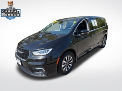 Used 2024  Chrysler Pacifica Hybrid Select FWD at Drive Now Westlake near Westlake&comma; OH
