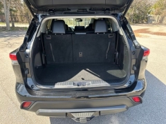 Used 2022  Toyota Highlander XLE AWD at DriveNow Mayfield near Mayfield Heights&comma; OH