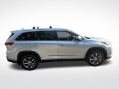 Used 2019  Toyota Highlander V6 AWD &lpar;Natl&rpar; at DriveNow Mayfield near Mayfield Heights&comma; OH