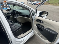 Used 2024  Chrysler Pacifica Touring L FWD at Drive Now Westlake near Westlake&comma; OH