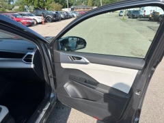 Used 2025  Volkswagen Taos SE FWD at Drive Now Westlake near Westlake&comma; OH
