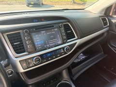 Used 2019  Toyota Highlander V6 AWD &lpar;Natl&rpar; at DriveNow Mayfield near Mayfield Heights&comma; OH
