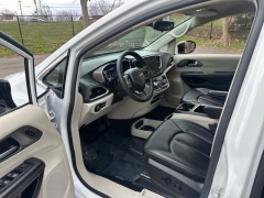 Used 2024  Chrysler Pacifica Touring L FWD at Drive Now Westlake near Westlake&comma; OH