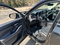 Used 2022  Toyota Highlander XLE AWD at DriveNow Mayfield near Mayfield Heights&comma; OH