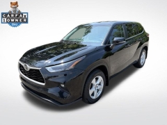 Used 2023  Toyota Highlander LE AWD &lpar;Natl&rpar; at Drive Now Westlake near Westlake&comma; OH