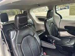 Used 2024  Chrysler Pacifica Touring L FWD at Drive Now Westlake near Westlake&comma; OH