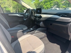 Used 2020  Ford Escape 4d SUV FWD SE at Drive Now Westlake near Westlake&comma; OH