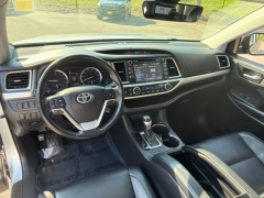 Used 2019  Toyota Highlander V6 AWD &lpar;Natl&rpar; at DriveNow Mayfield near Mayfield Heights&comma; OH