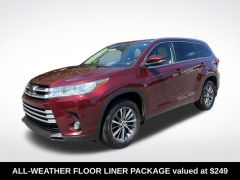 Used 2017  Toyota Highlander V6 AWD &lpar;Natl&rpar; at Drive Now Westlake near Westlake&comma; OH