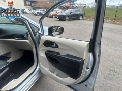 Used 2023  Chrysler Pacifica Limited FWD at DriveNow Mayfield near Mayfield Heights&comma; OH