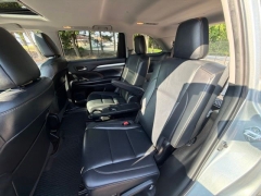 Used 2019  Toyota Highlander V6 AWD &lpar;Natl&rpar; at DriveNow Mayfield near Mayfield Heights&comma; OH