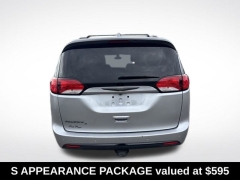Used 2018  Chrysler Pacifica 4d Wagon Touring L at Drive Now Westlake near Westlake&comma; OH