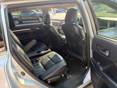 Used 2019  Toyota Highlander V6 AWD &lpar;Natl&rpar; at DriveNow Mayfield near Mayfield Heights&comma; OH