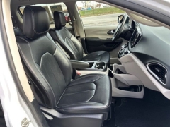 Used 2024  Chrysler Pacifica Touring L FWD at DriveNow Mayfield near Mayfield Heights&comma; OH