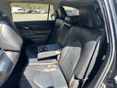 Used 2022  Toyota Highlander XLE AWD at DriveNow Mayfield near Mayfield Heights&comma; OH