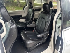 Used 2024  Chrysler Pacifica Touring L FWD at Drive Now Westlake near Westlake&comma; OH