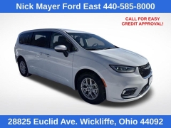  2023 Chrysler Pacifica Touring L FWD at Drive Now Westlake near Westlake&comma; OH