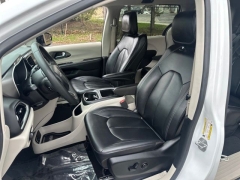 Used 2024  Chrysler Pacifica Touring L FWD at Drive Now Westlake near Westlake&comma; OH