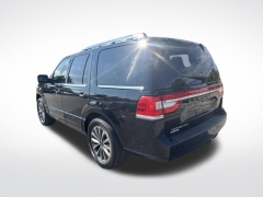 Used 2017  Lincoln Navigator 4d SUV 4WD Select at Drive Now Westlake near Westlake&comma; OH