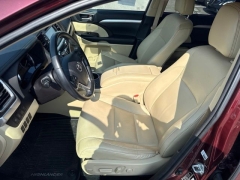 Used 2017  Toyota Highlander V6 AWD &lpar;Natl&rpar; at DriveNow Mayfield near Mayfield Heights&comma; OH