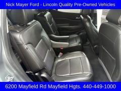 Used 2023  GMC Acadia AWD 4dr SLT at Drive Now Westlake near Westlake, OH