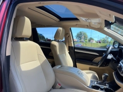 Used 2017  Toyota Highlander V6 AWD &lpar;Natl&rpar; at Drive Now Westlake near Westlake&comma; OH